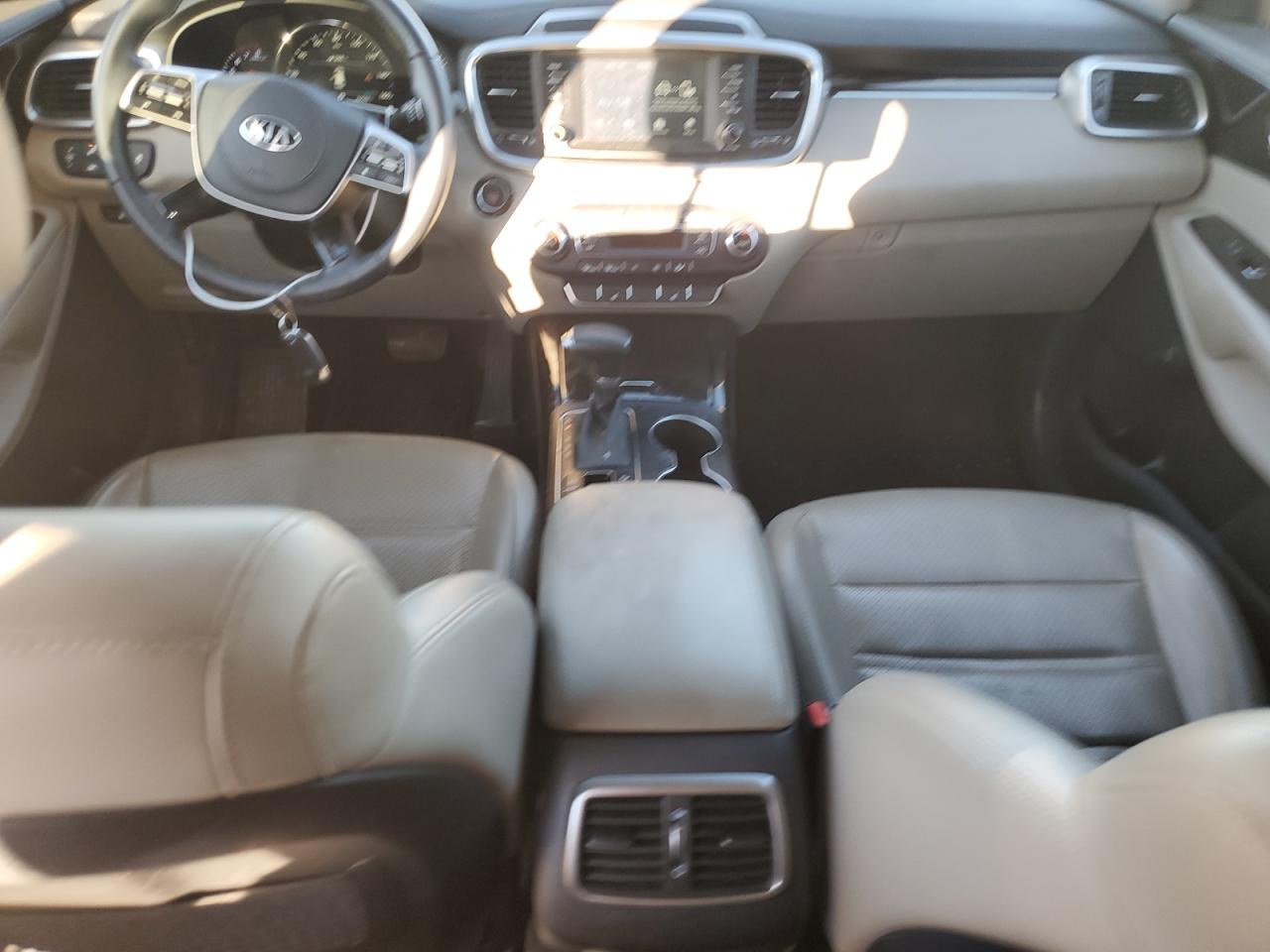 2020 Kia Sorento - Image 8
