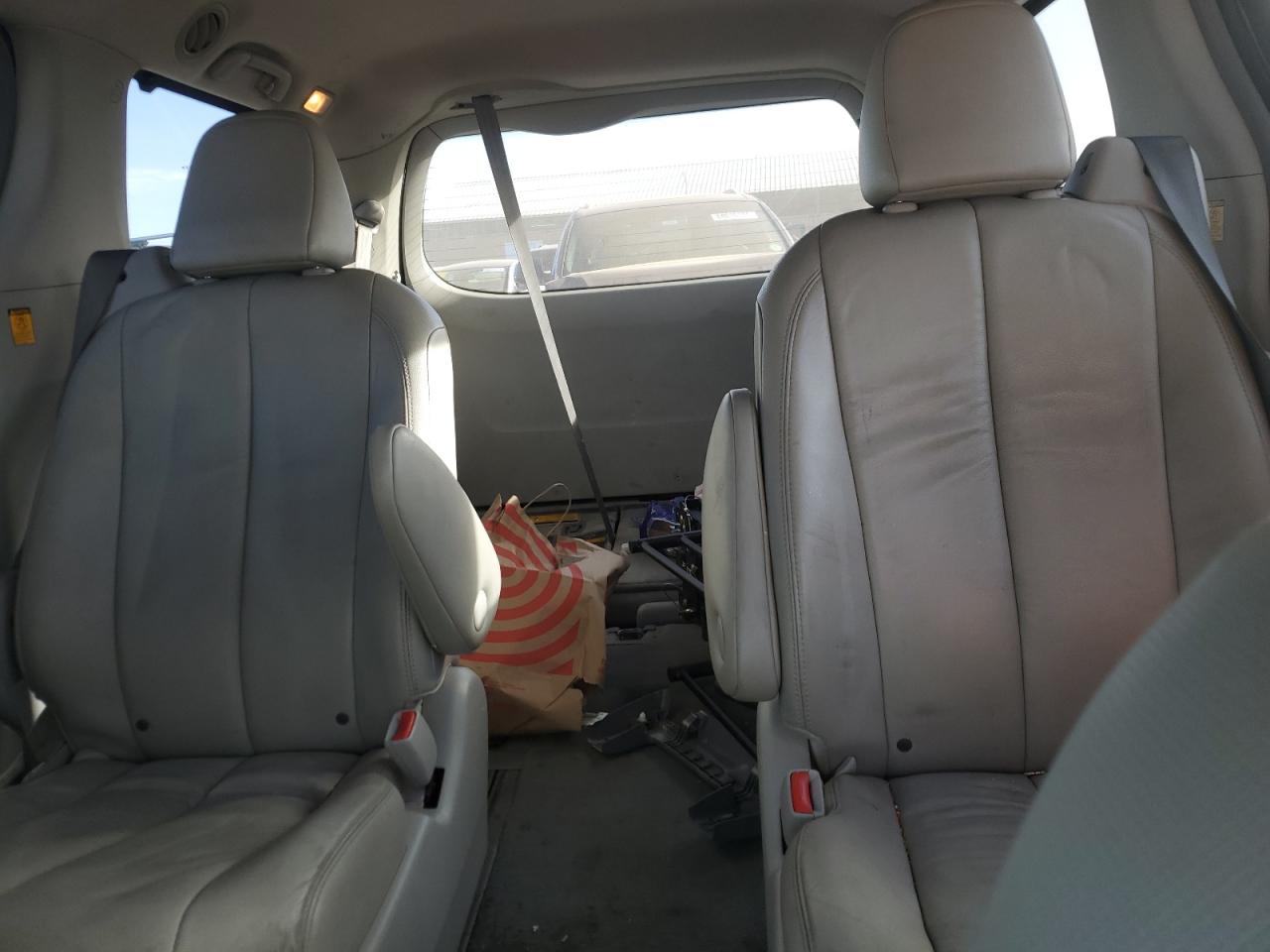 2012 Toyota Sienna - Image 10