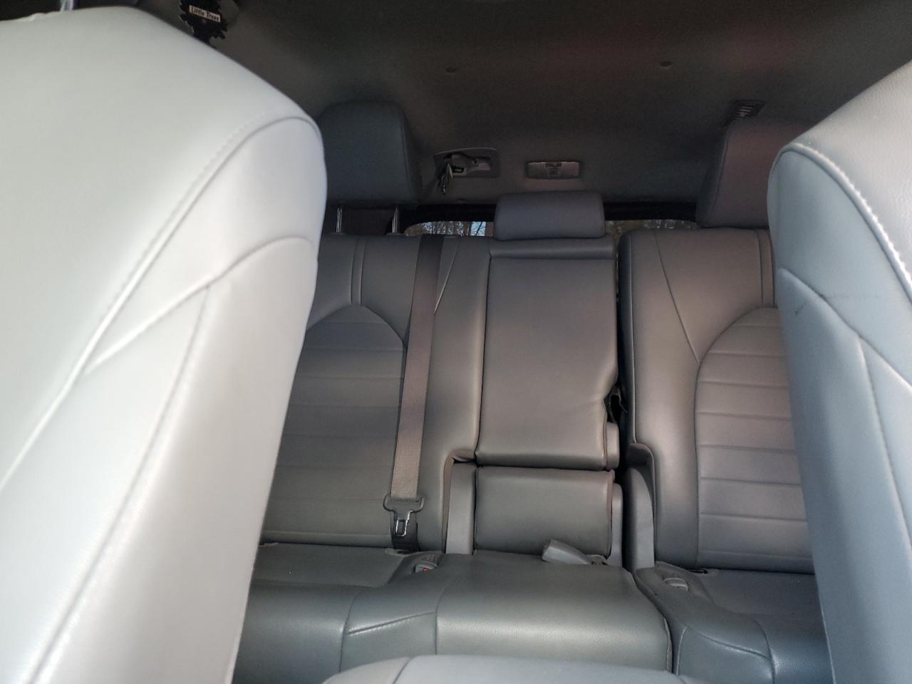 2022 Toyota Highlander - Image 10