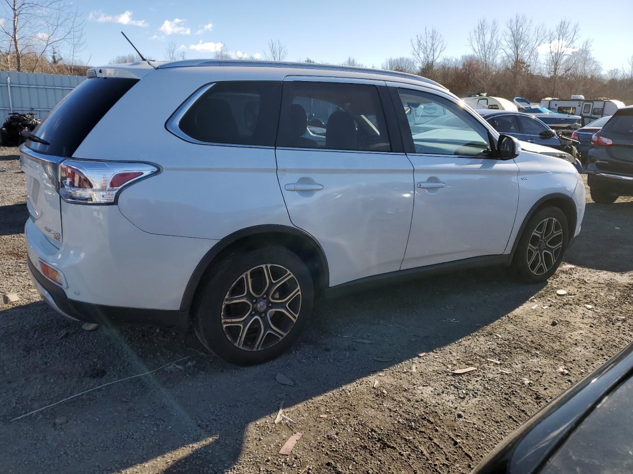 2015 Mitsubishi Outlander - Image 3
