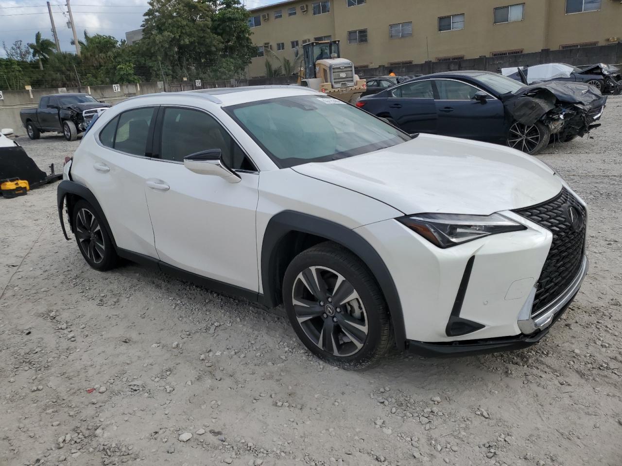 VIN JTHP3JBH2M2039213 2021 LEXUS UX 200 no.4