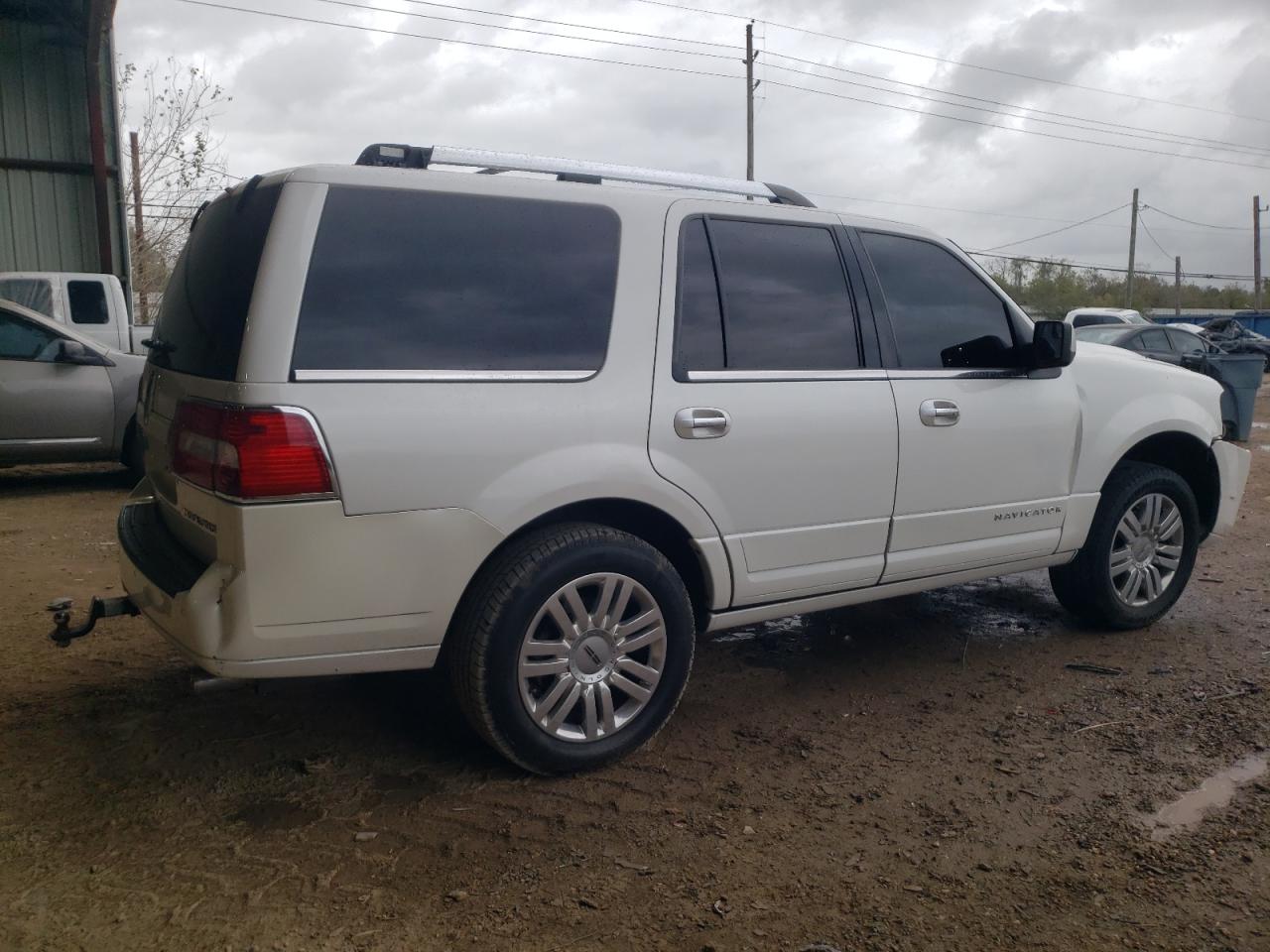 VIN 5LMJJ2H50EEL08950 2014 LINCOLN NAVIGATOR no.3