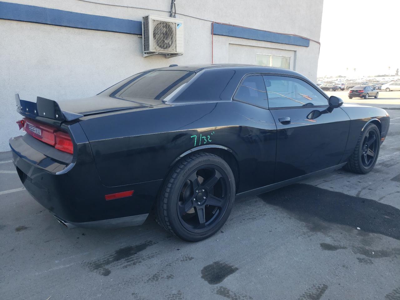 VIN 2C3CDYBTXEH281903 2014 DODGE CHALLENGER no.3