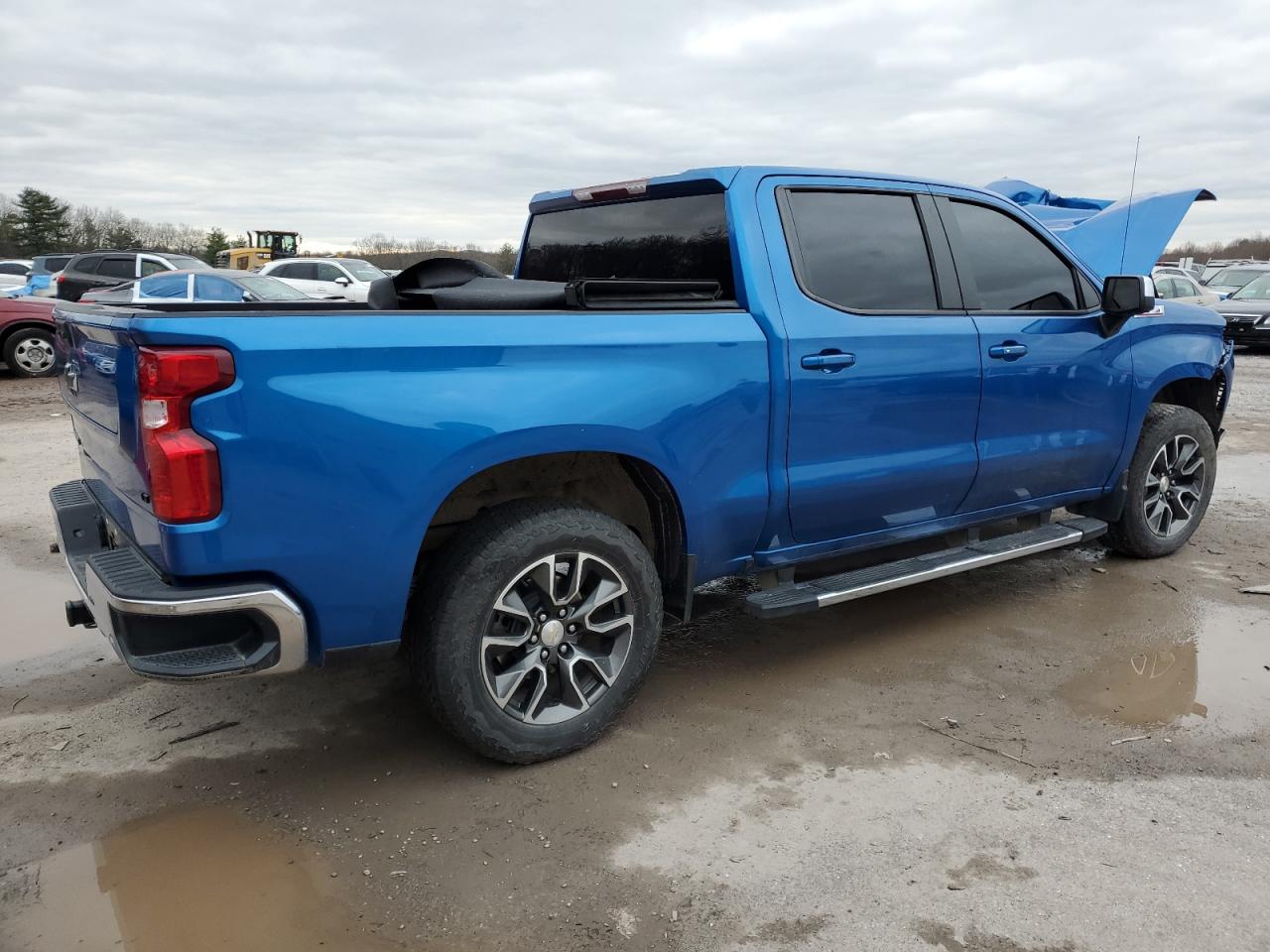 2022 Chevrolet Silverado - Image 3