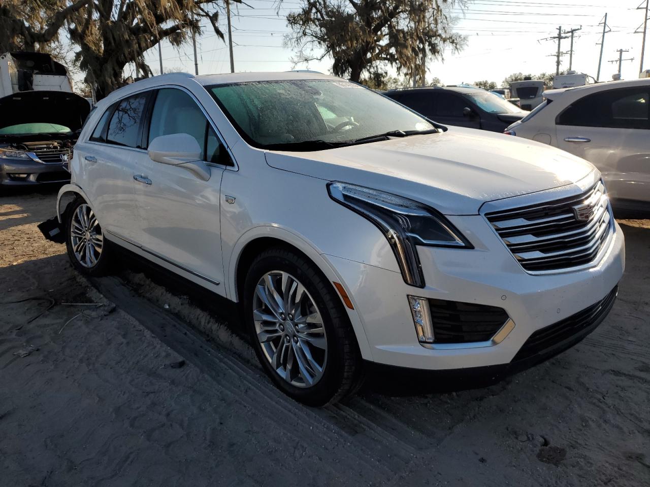 VIN 1GYKNERS4HZ148942 2017 CADILLAC XT5 no.4