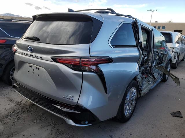  TOYOTA SIENNA 2022 Сріблястий