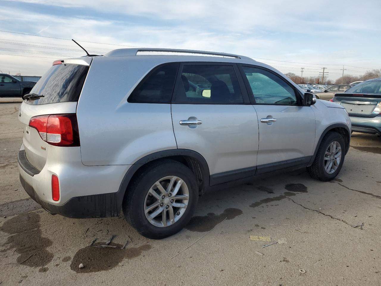 VIN 5XYKT4A75EG522689 2014 KIA SORENTO no.3