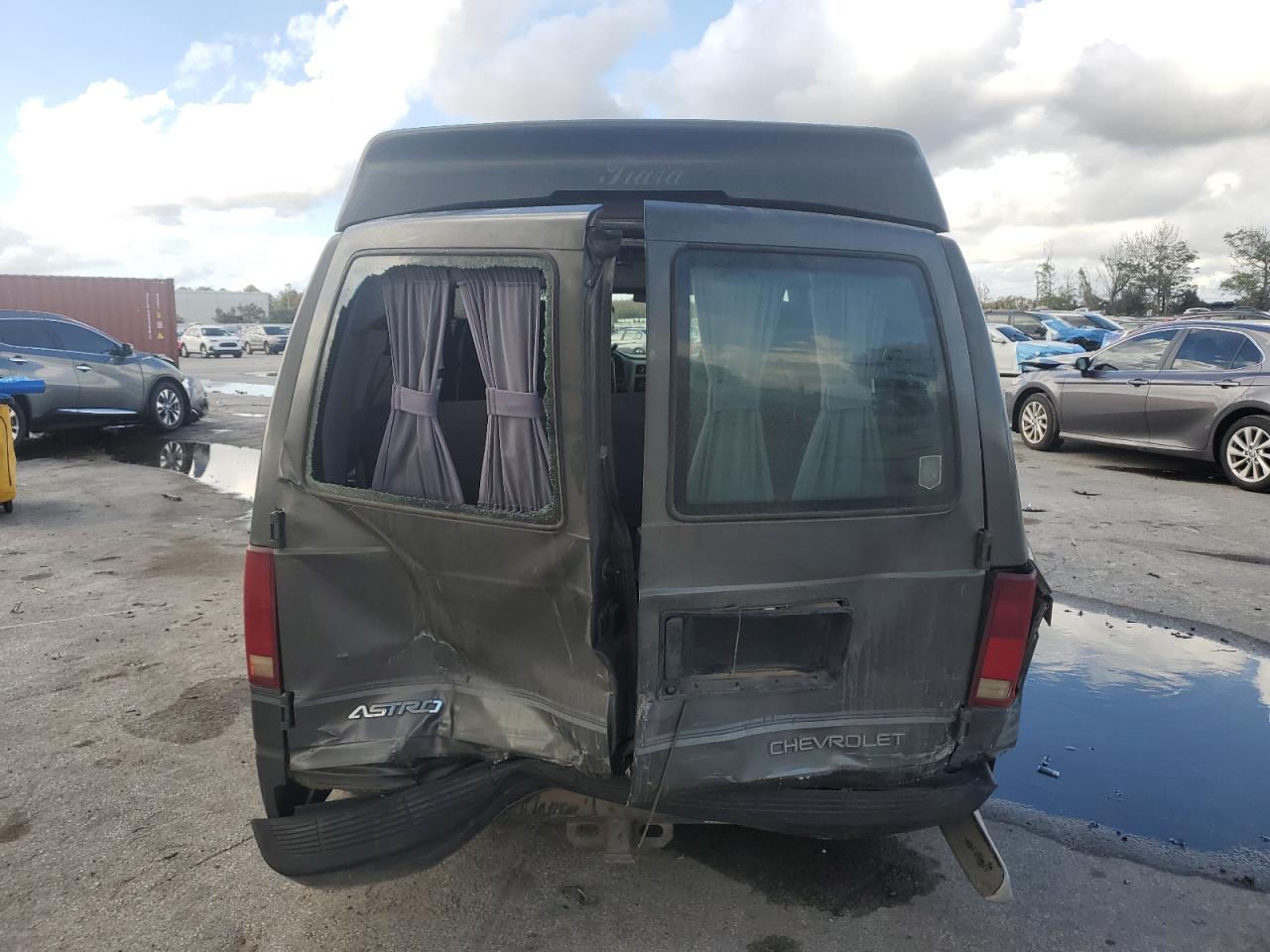 2000 Chevrolet Astro - Image 6
