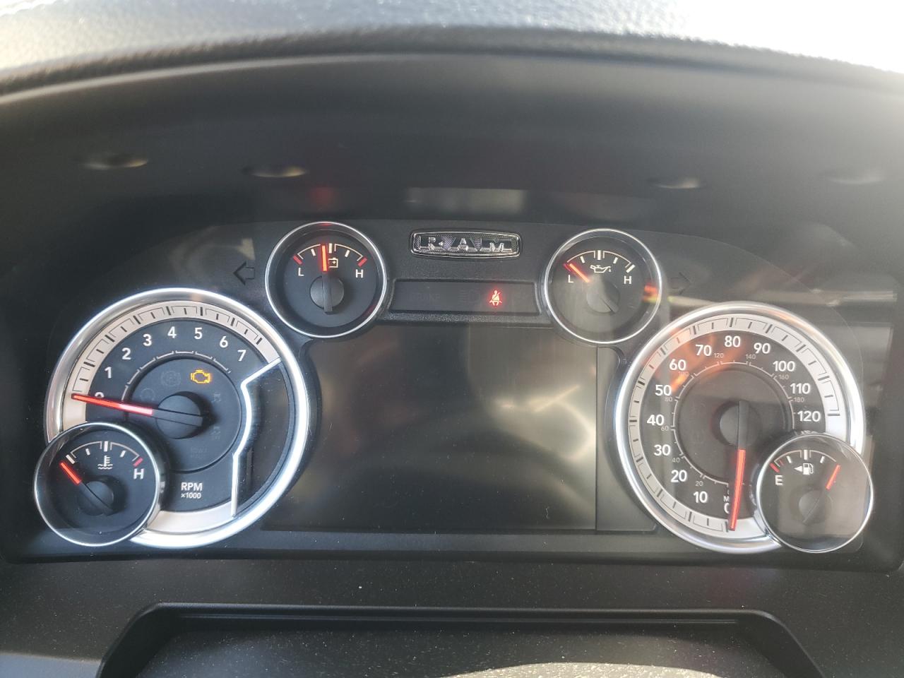2014 RAM 1500 - Image 9
