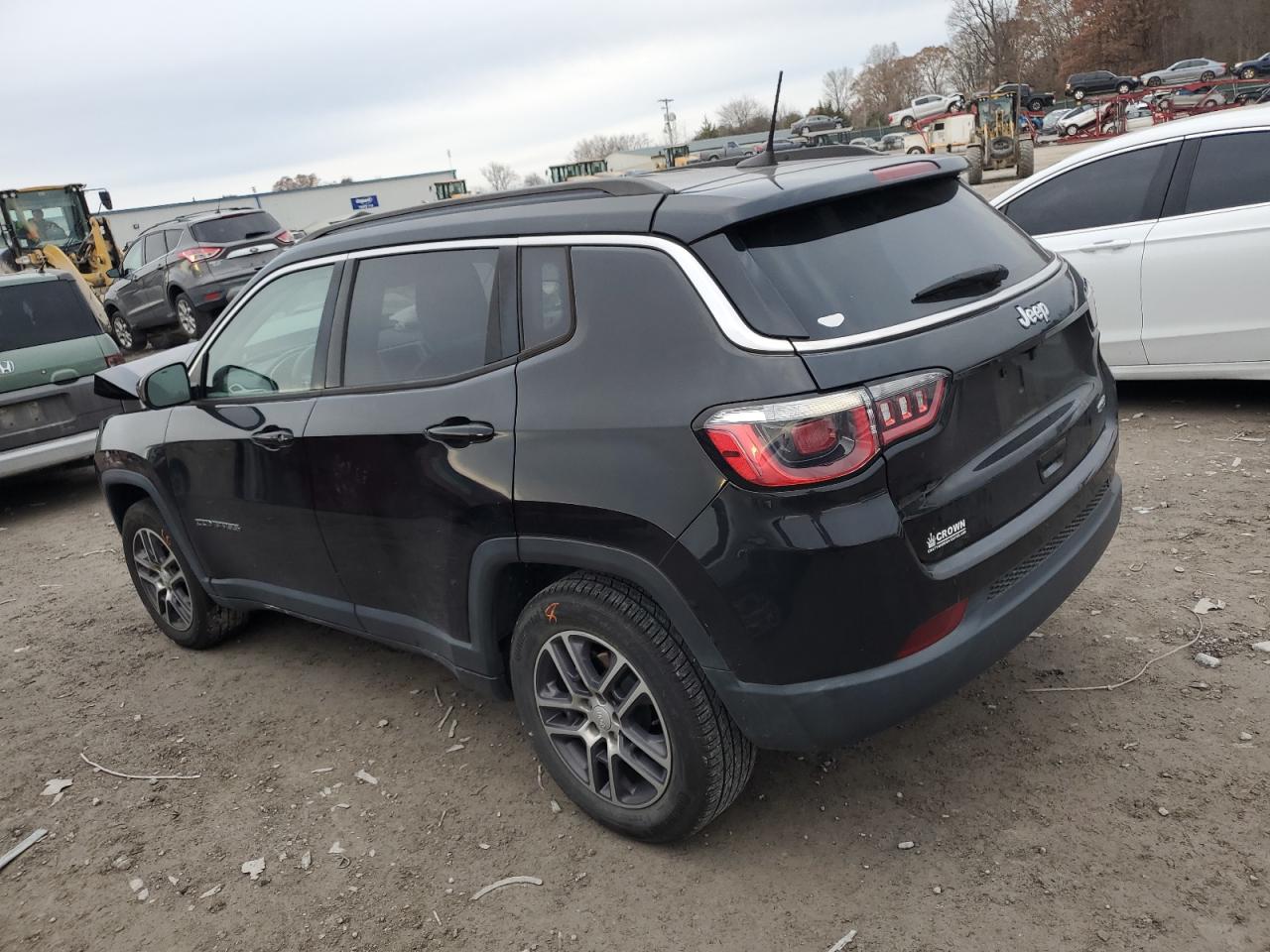 VIN 3C4NJCBB8JT233874 2018 JEEP COMPASS no.2