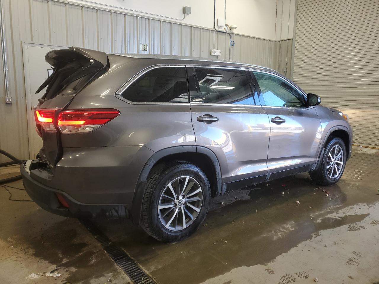 2019 Toyota Highlander - Image 3