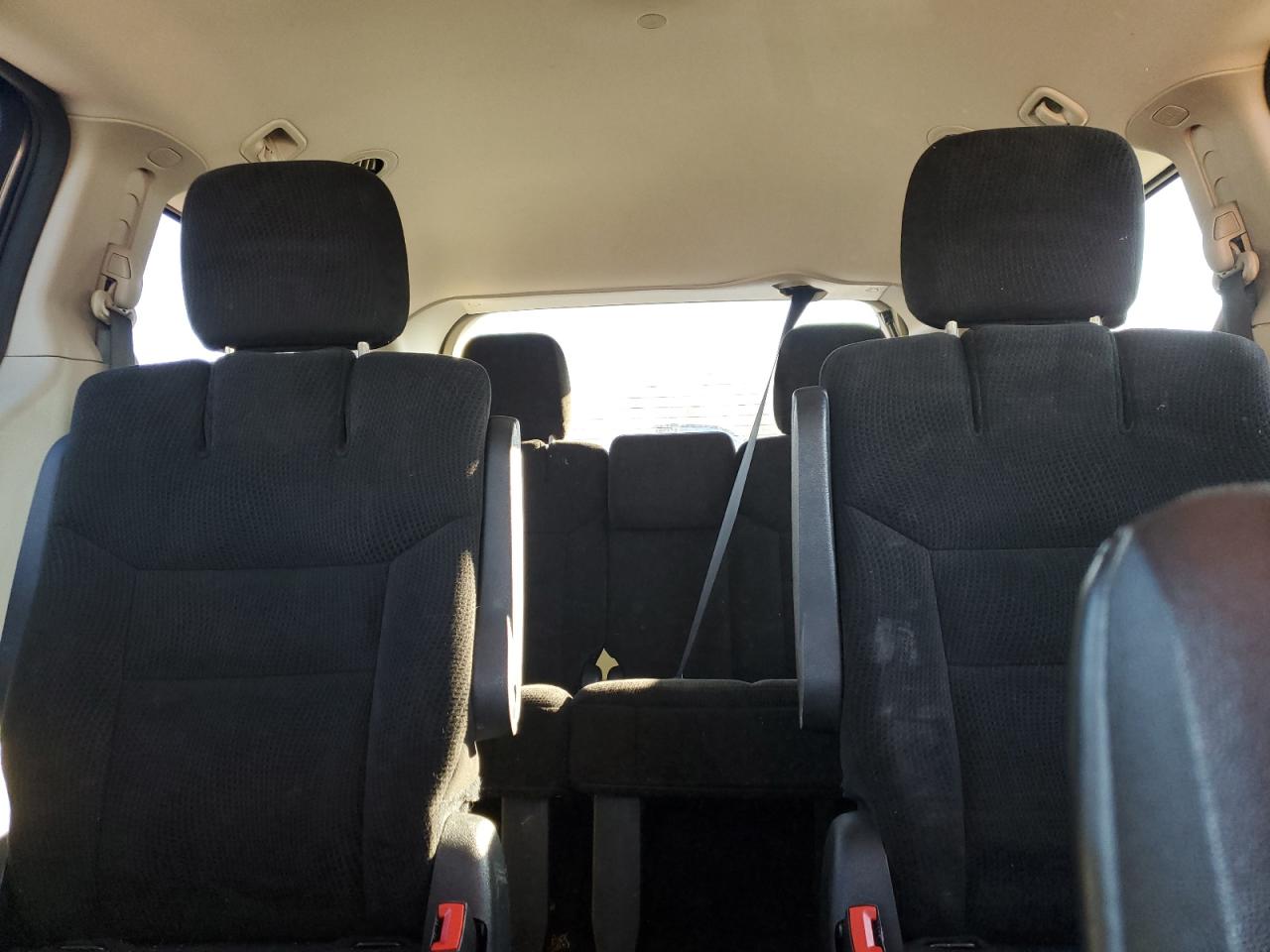 2016 Dodge Caravan - Image 10