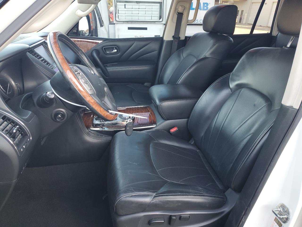 2017 Infiniti QX80 - Image 7