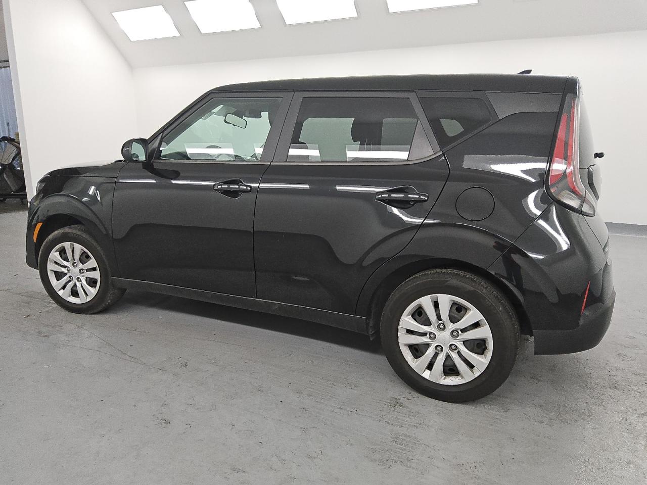 VIN KNDJ23AU4P7839118 2023 KIA SOUL no.2