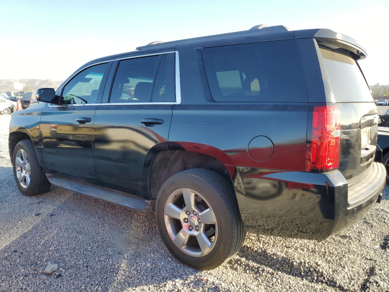 VIN 1GNSCBKC2FR122793 2015 CHEVROLET TAHOE no.2