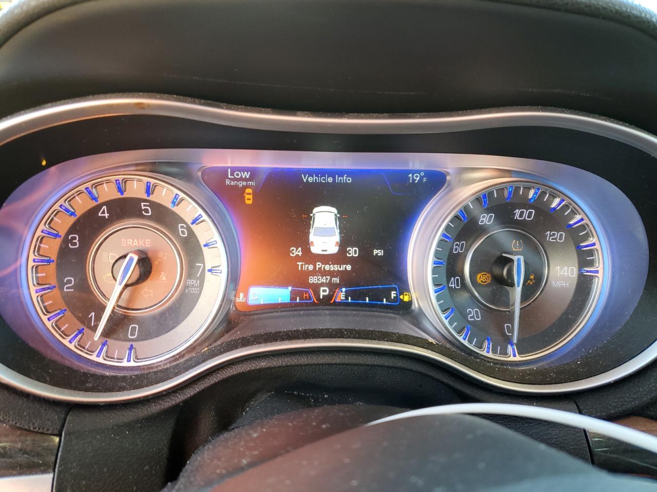 2016 Chrysler 300 - Image 9
