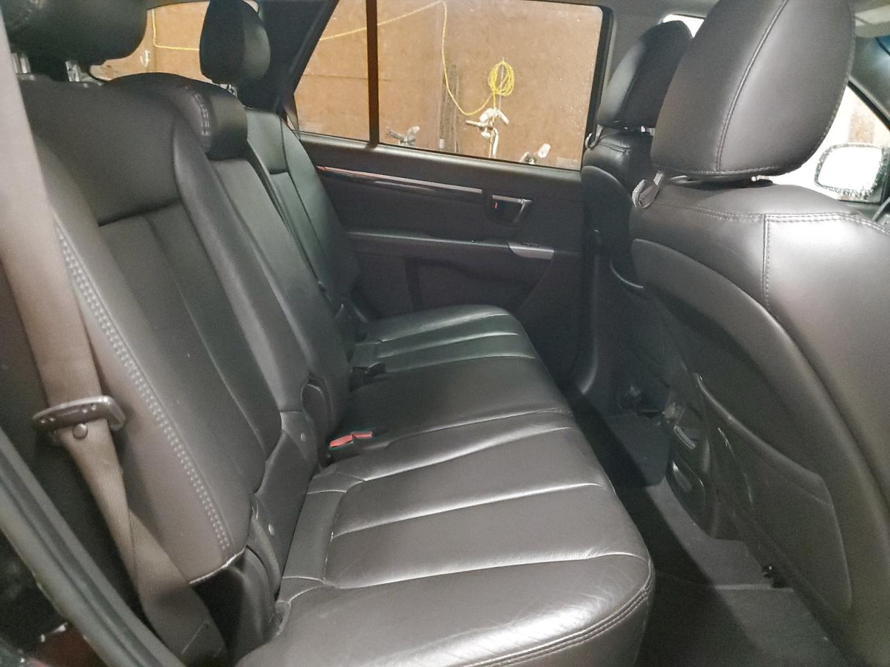 2012 Hyundai Santa Fe - Image 11