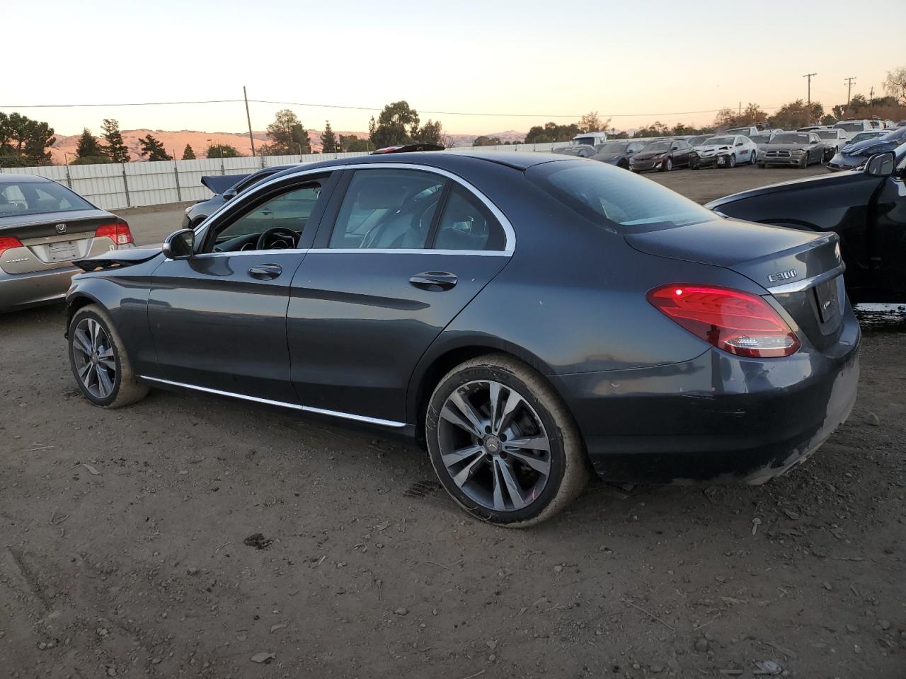 VIN 55SWF4JBXFU059811 2015 MERCEDES-BENZ C-CLASS no.2