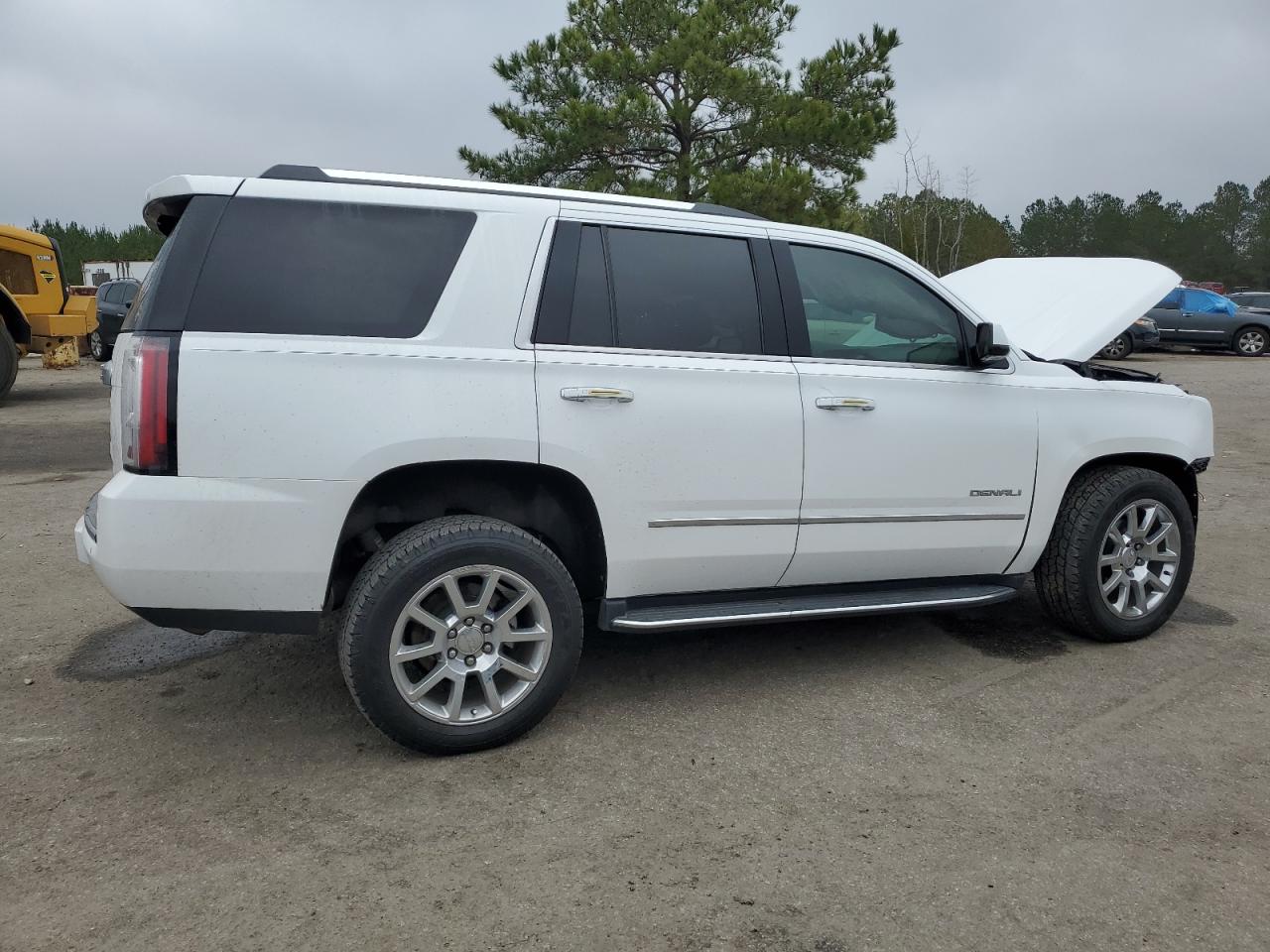 2020 GMC Yukon - Image 3