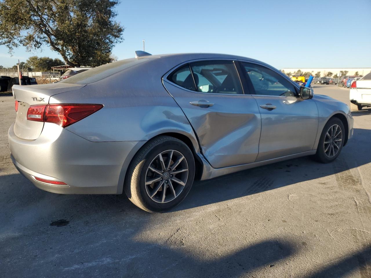 VIN 19UUB1F36LA015833 2020 ACURA TLX no.3