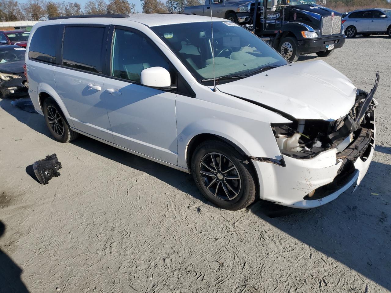 2019 Dodge Caravan - Image 4