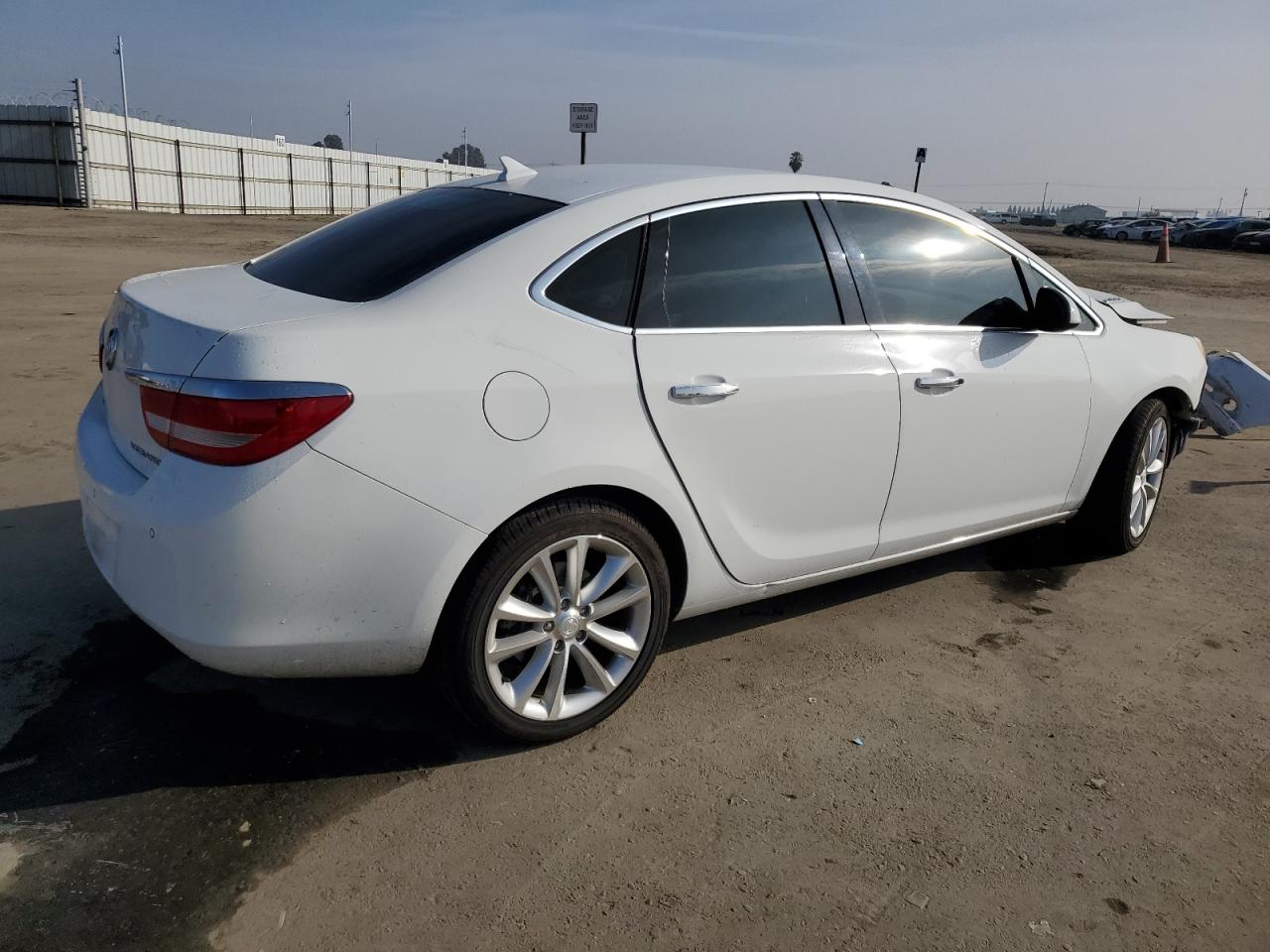 VIN 1G4PR5SK2E4244356 2014 BUICK VERANO no.3