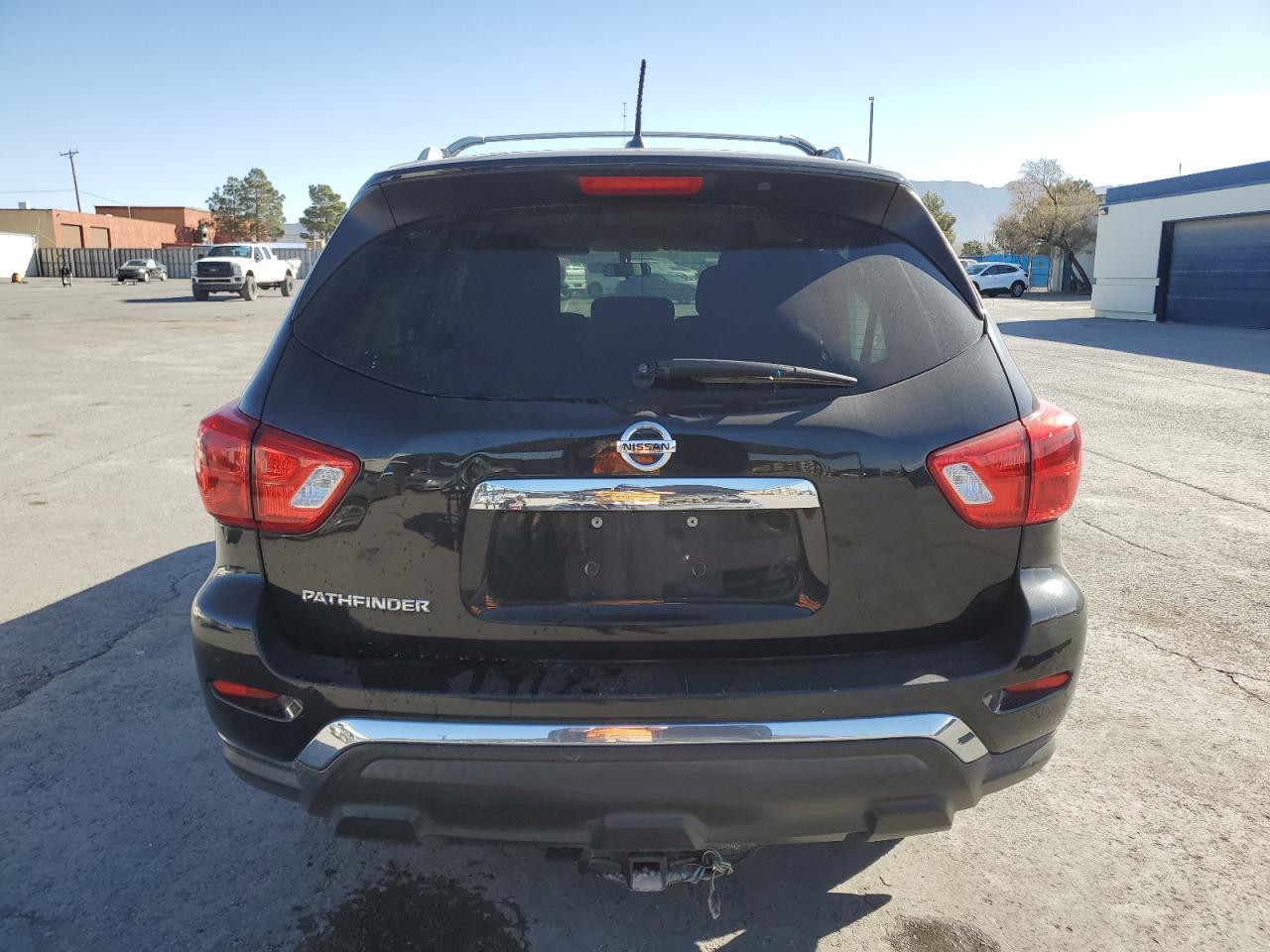 2018 Nissan Pathfinder S VIN: 5N1DR2MNXJC627678 Lot: 82829074