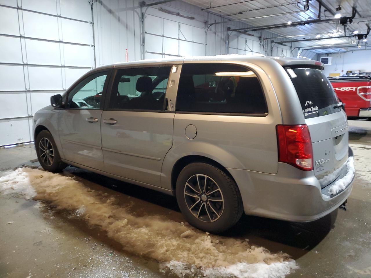 2016 Dodge Caravan - Image 2