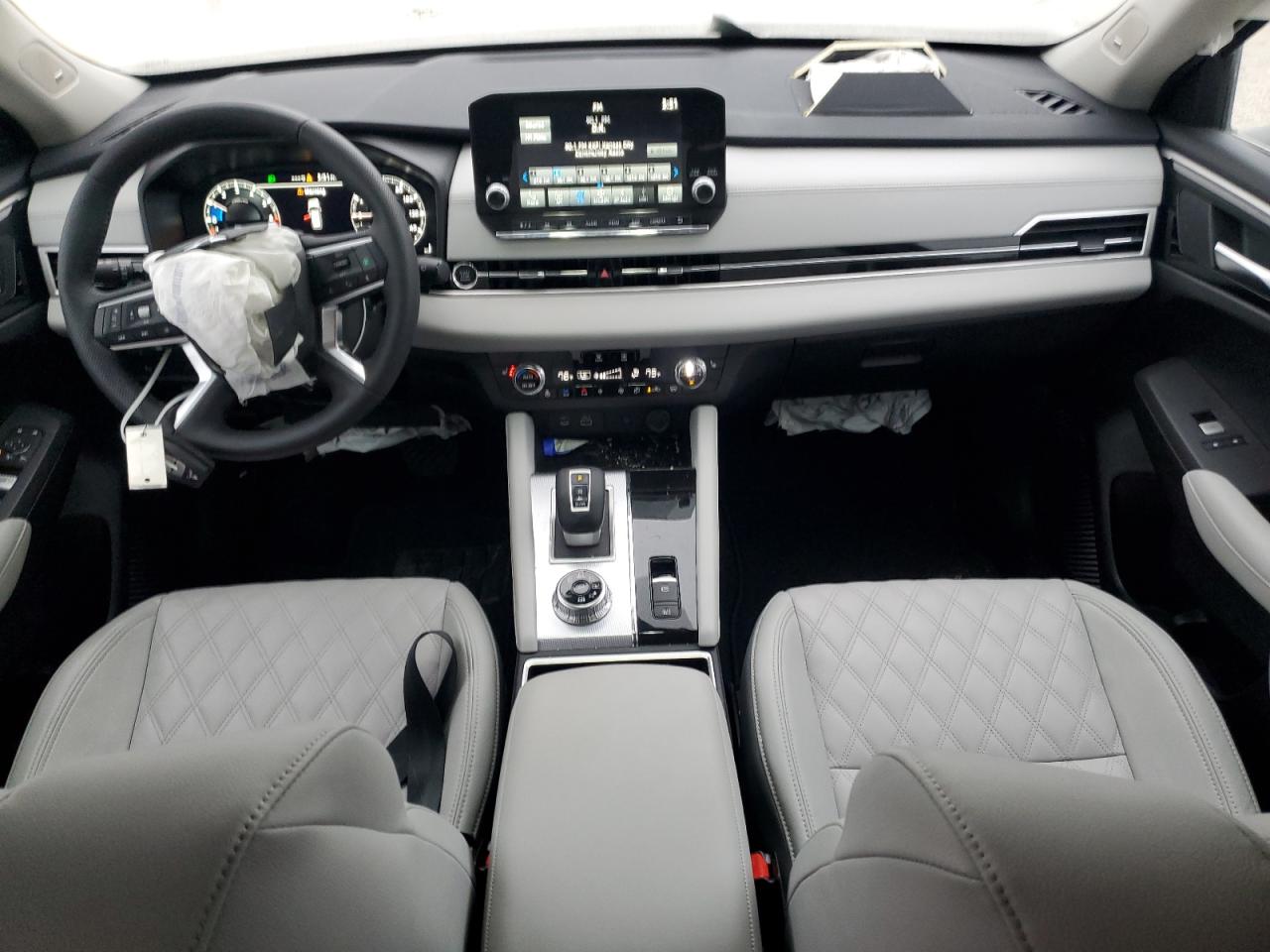 2024 Mitsubishi Outlander - Image 8