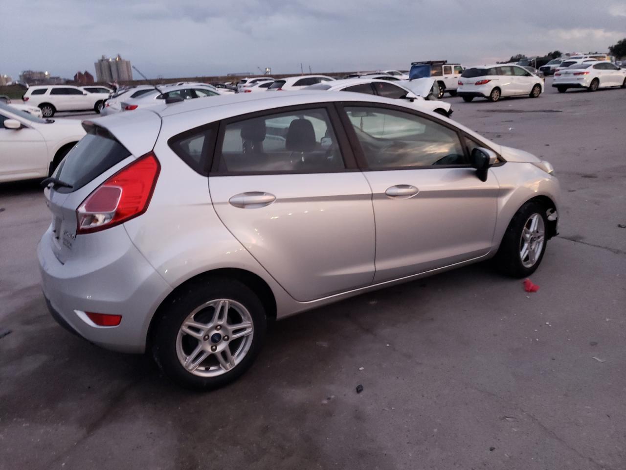 VIN 3FADP4EJ1KM130896 2019 FORD FIESTA no.3