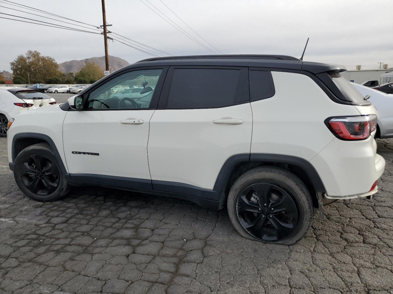 VIN 3C4NJCBB6JT409546 2018 JEEP COMPASS no.2