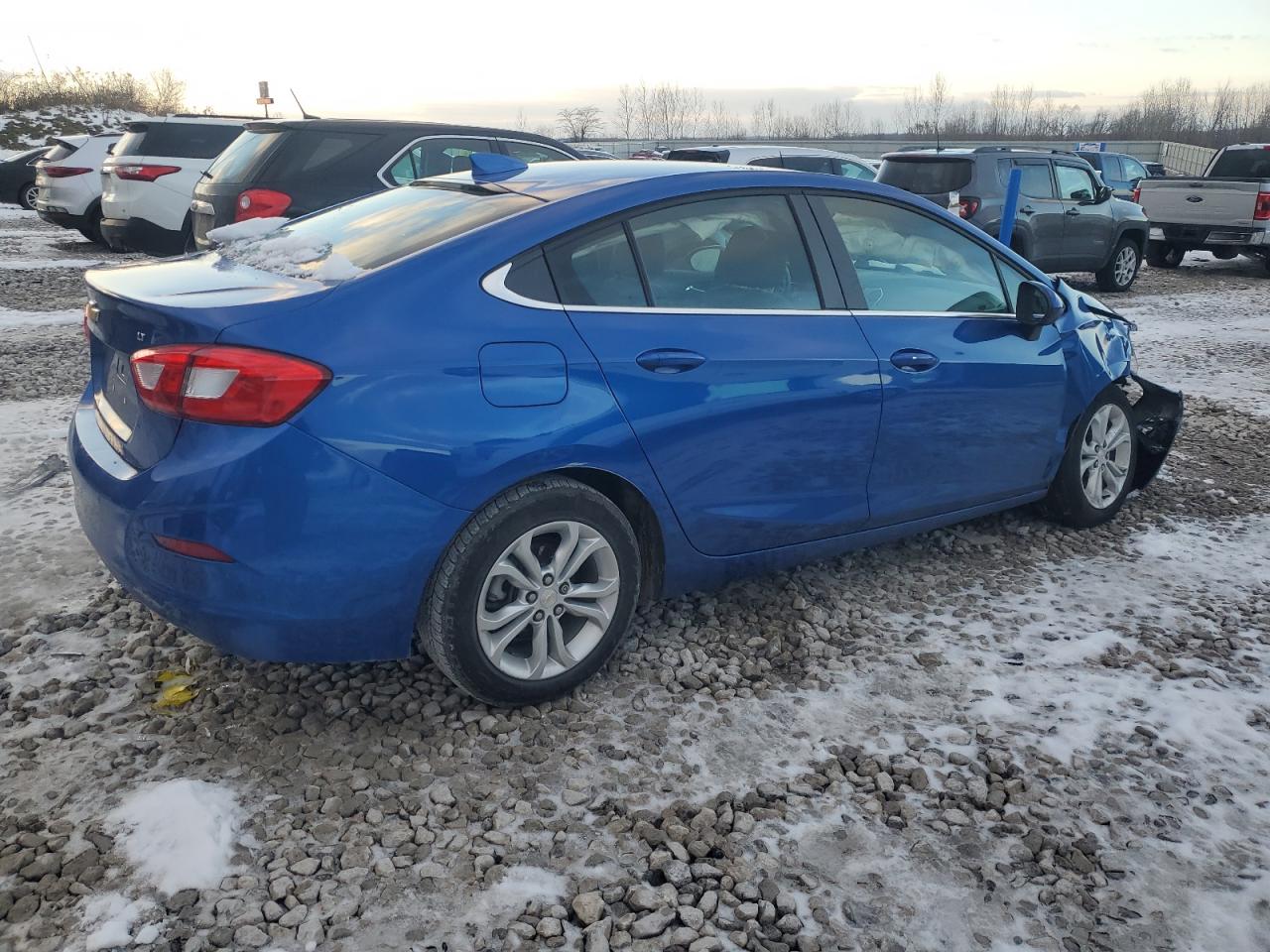 VIN 1G1BE5SM4K7102105 2019 CHEVROLET CRUZE no.3