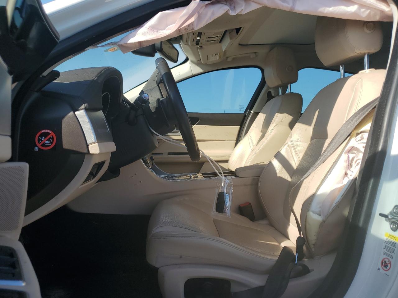 2016 Jaguar XF - Image 7