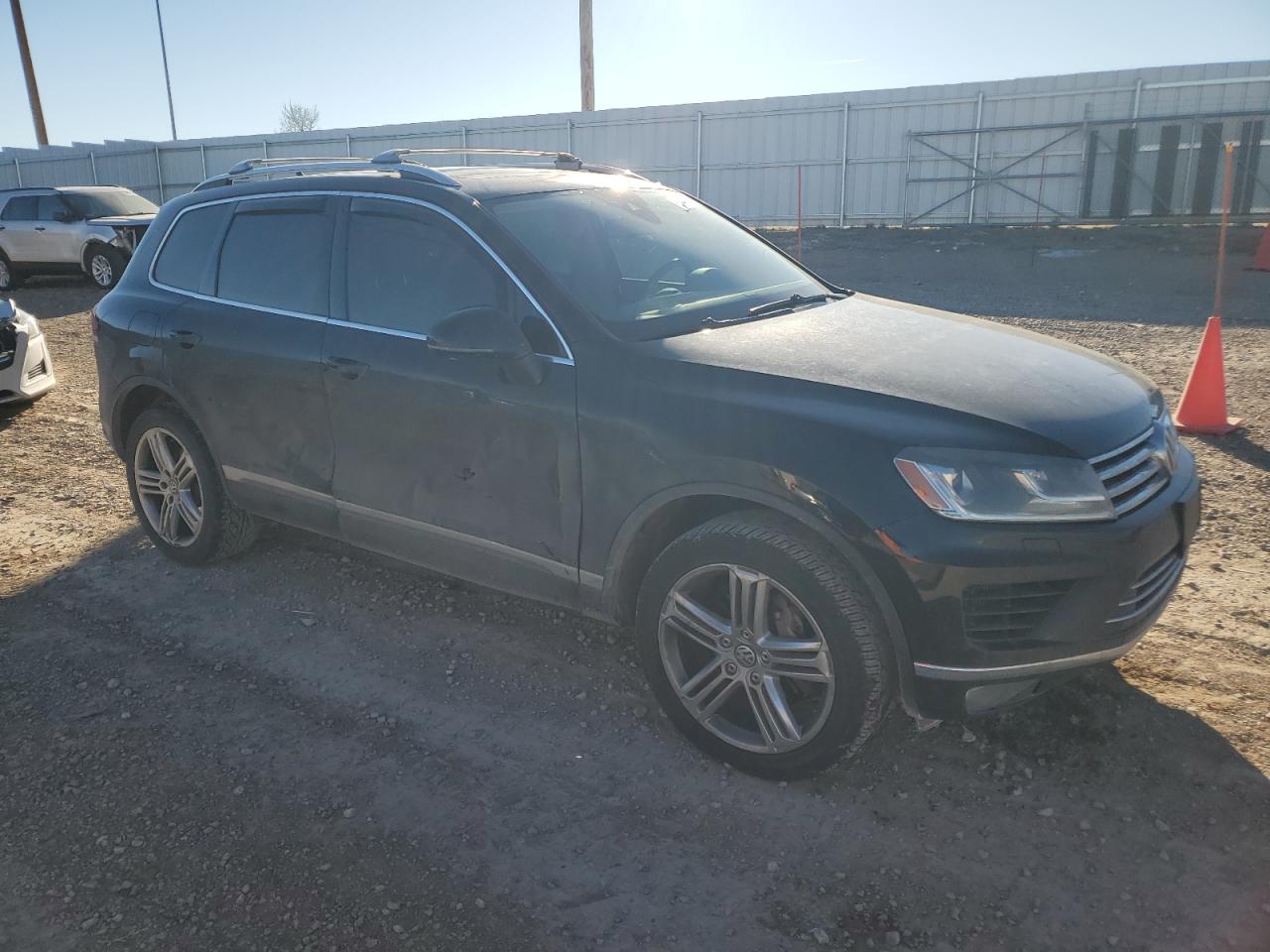 2015 Volkswagen Touareg - Image 4