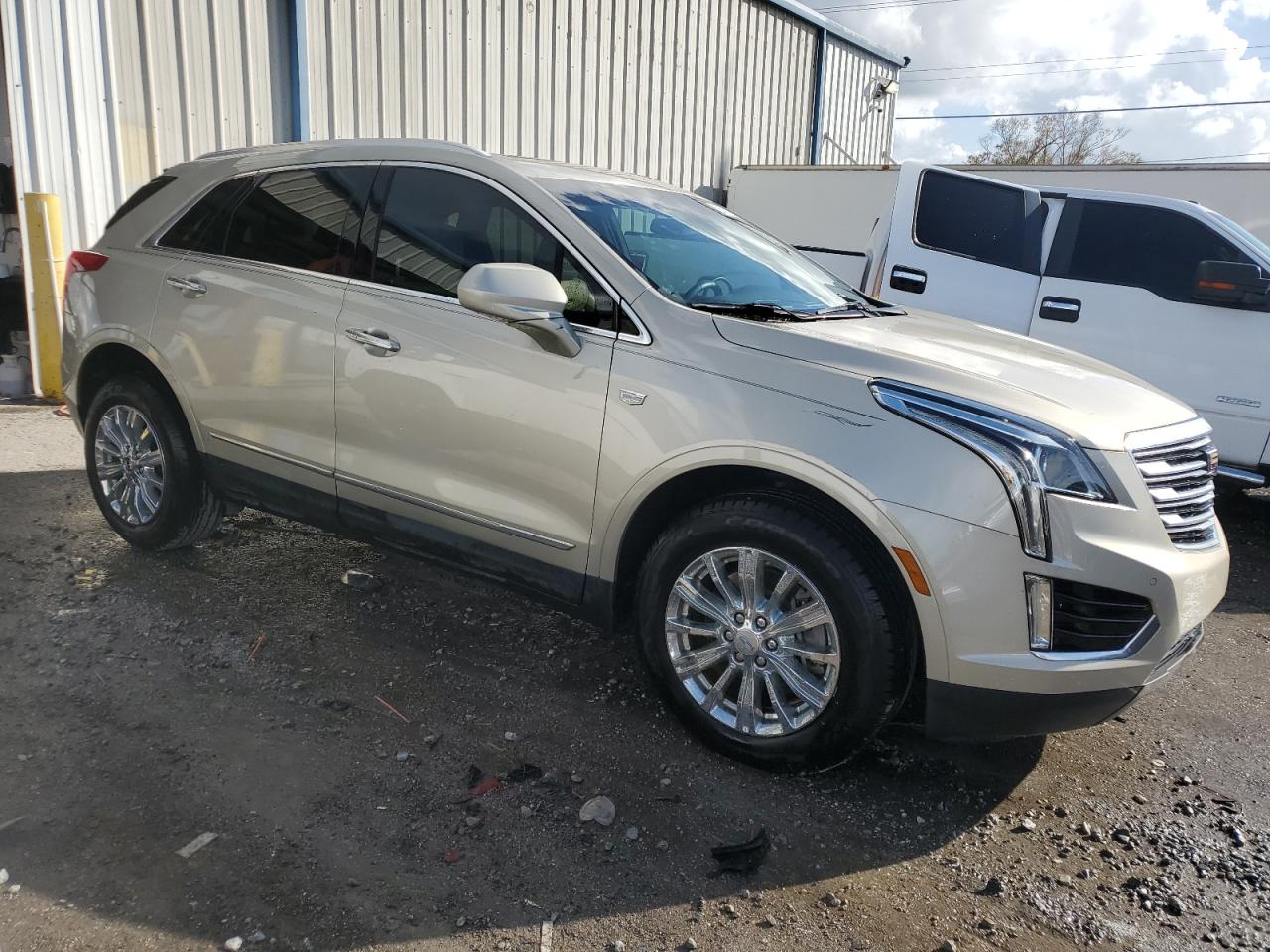 VIN 1GYKNBRS2HZ121835 2017 CADILLAC XT5 no.4