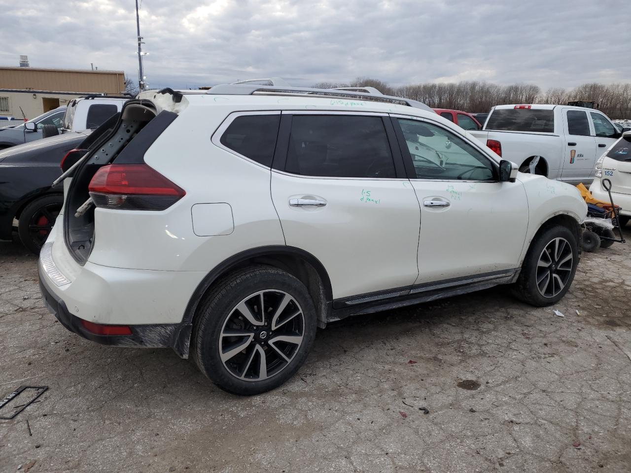 VIN 5N1AT2MV9KC728572 2019 NISSAN ROGUE no.3