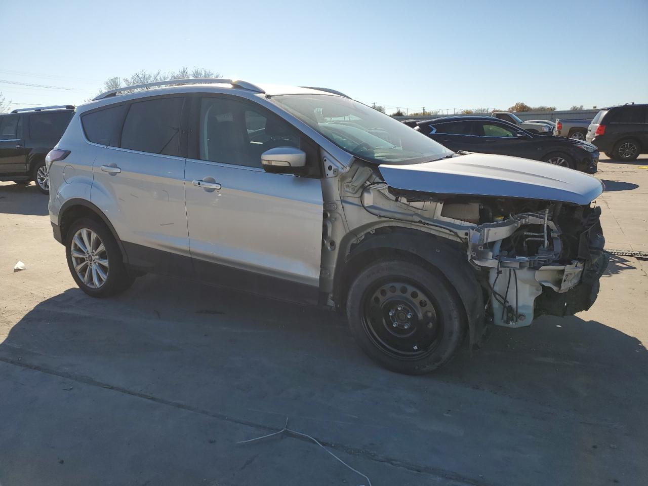 VIN 1FMCU0J92HUA25562 2017 FORD ESCAPE no.4