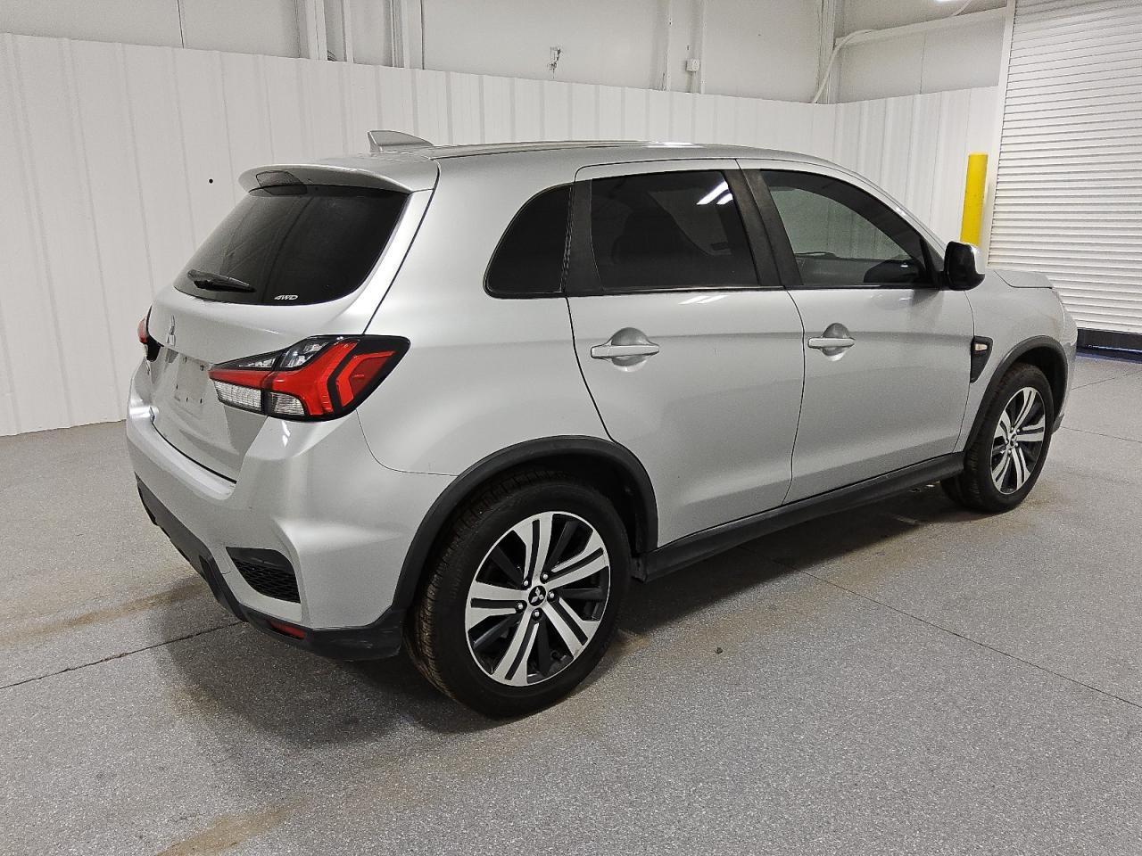 2020 Mitsubishi Outlander - Image 3