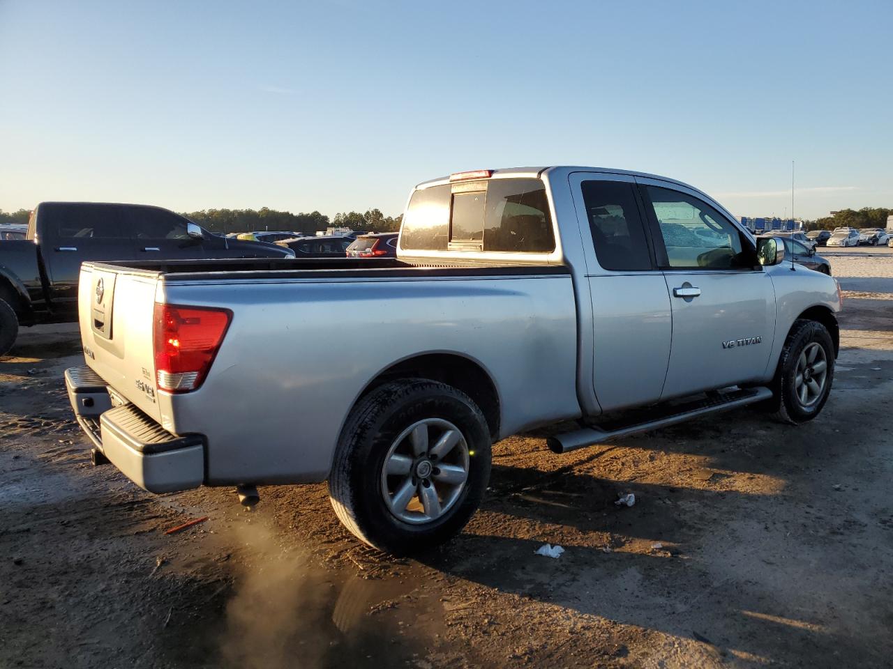2010 Nissan Titan - Image 3