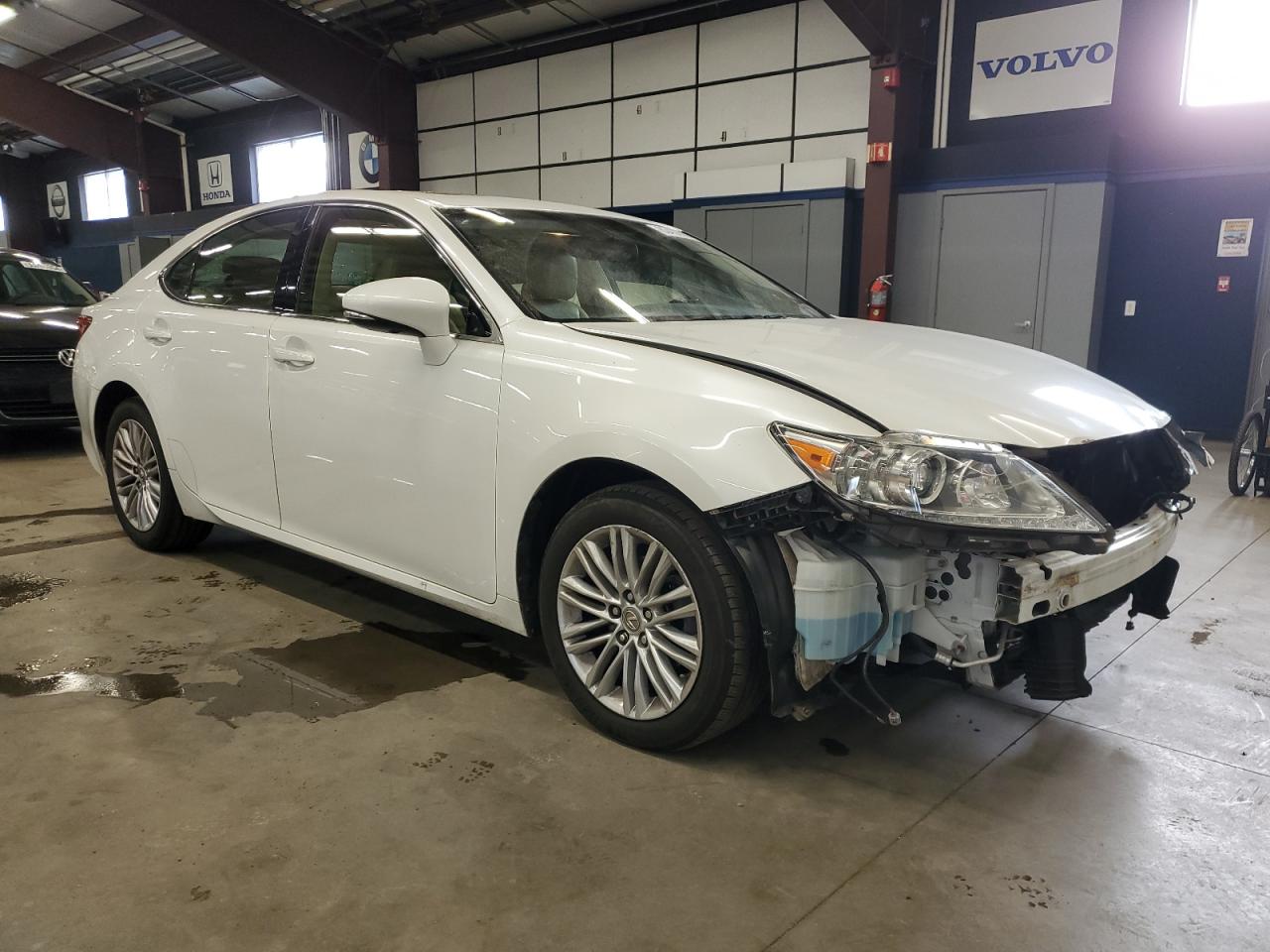 2015 Lexus ES - Image 4