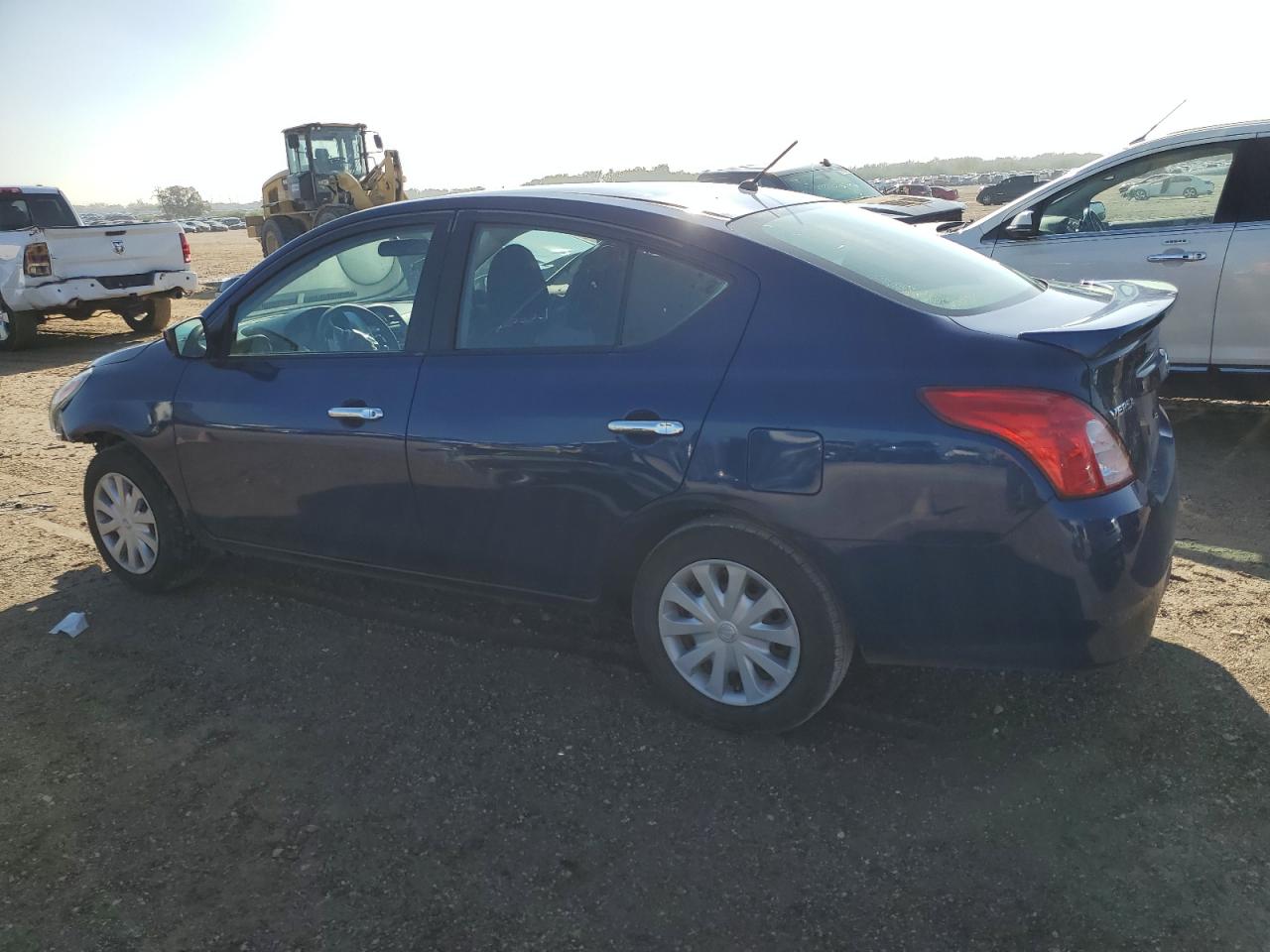 VIN 3N1CN7AP7JL845888 2018 NISSAN VERSA no.2