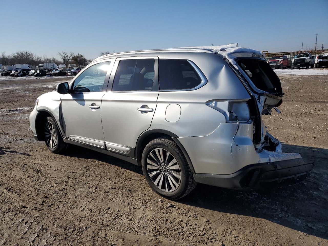 2020 Mitsubishi Outlander - Image 2