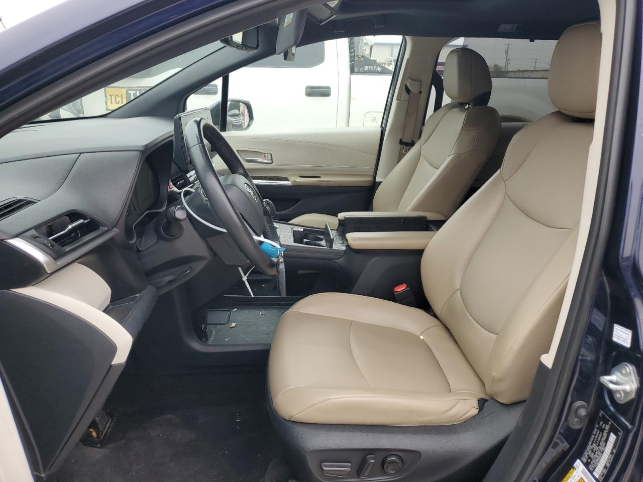 2021 Toyota Sienna - Image 7