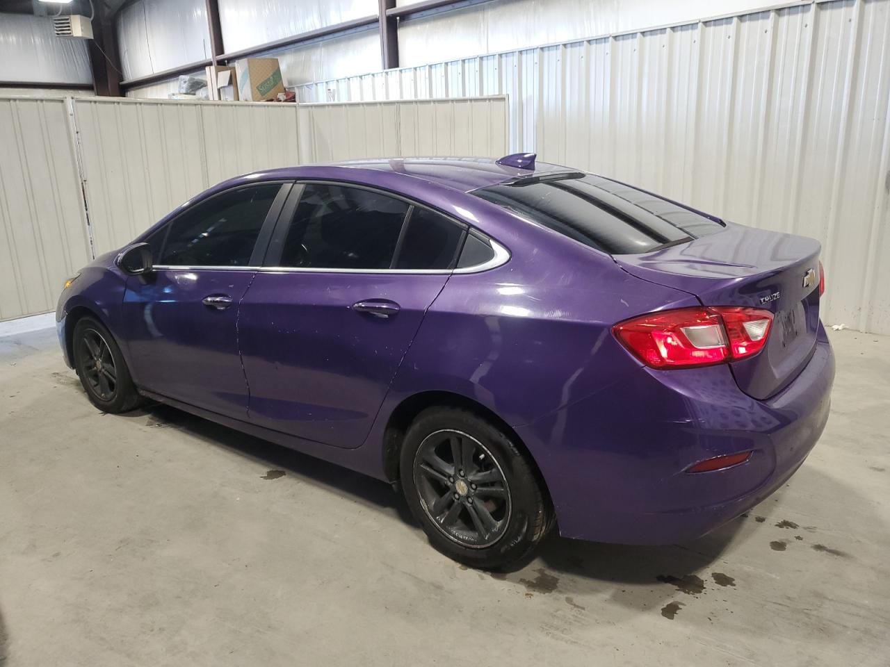 2018 Chevrolet Cruze - Image 2