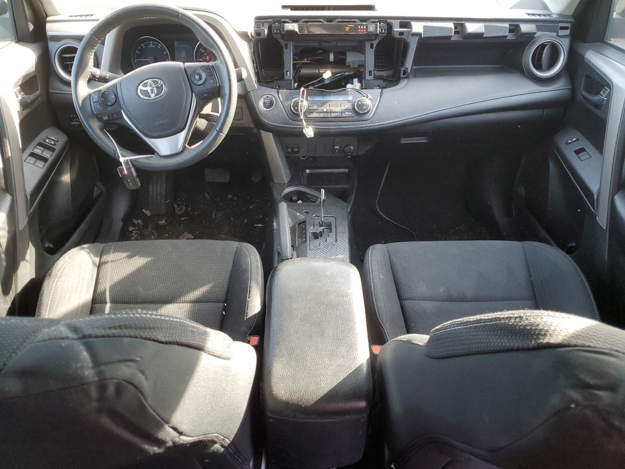 2017 Toyota RAV 4 - Image 8