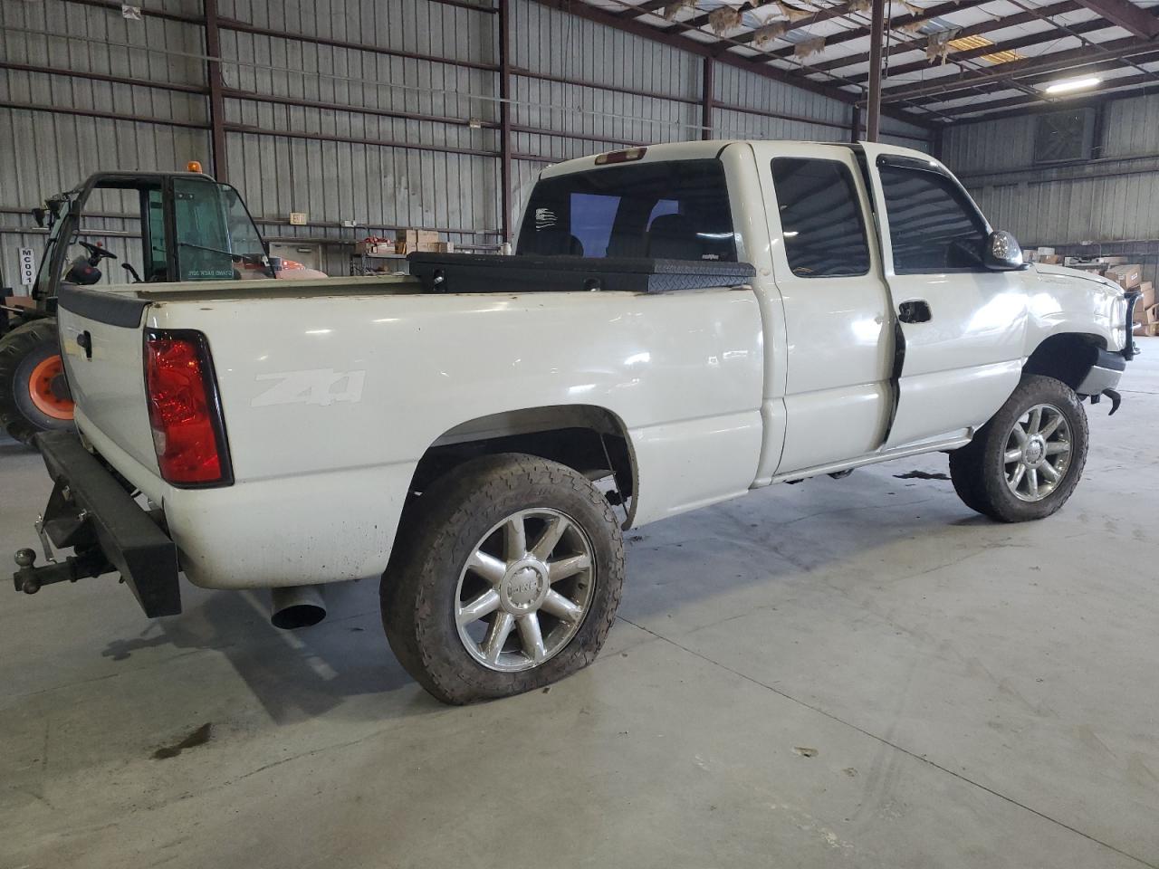 2004 Chevrolet Silverado - Image 3