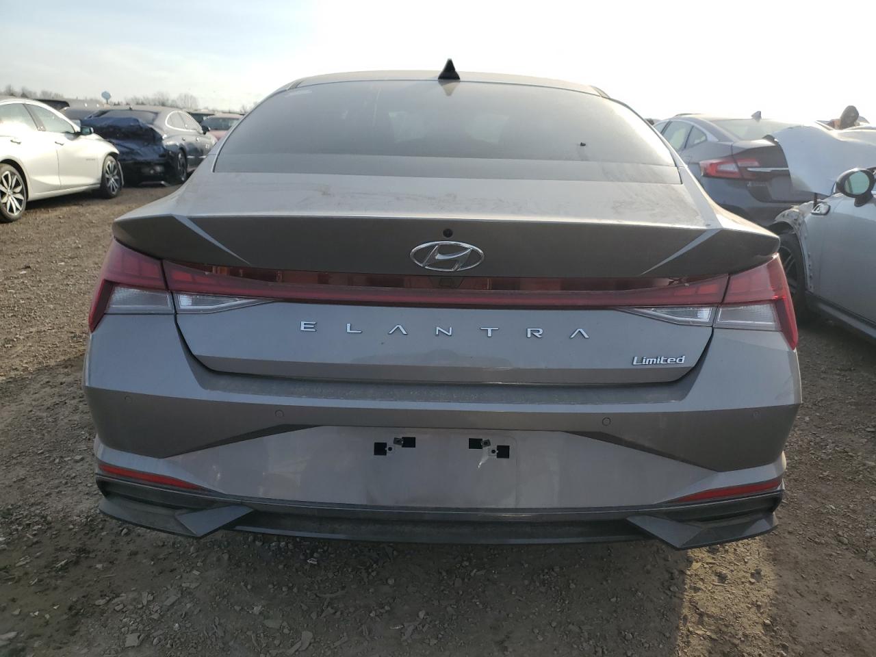 2022 Hyundai Elantra - Image 6
