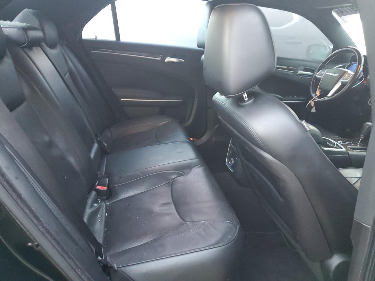 2012 Chrysler 300 - Image 10
