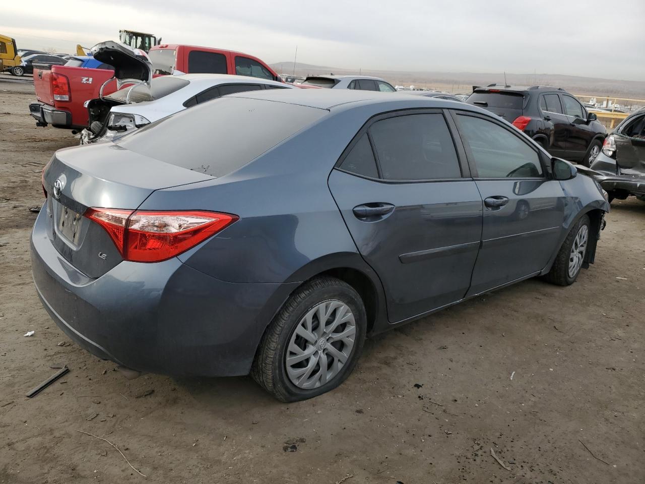 VIN 2T1BURHE6JC020911 2018 TOYOTA COROLLA no.3