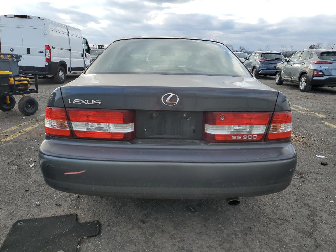 2000 Lexus ES - Image 6